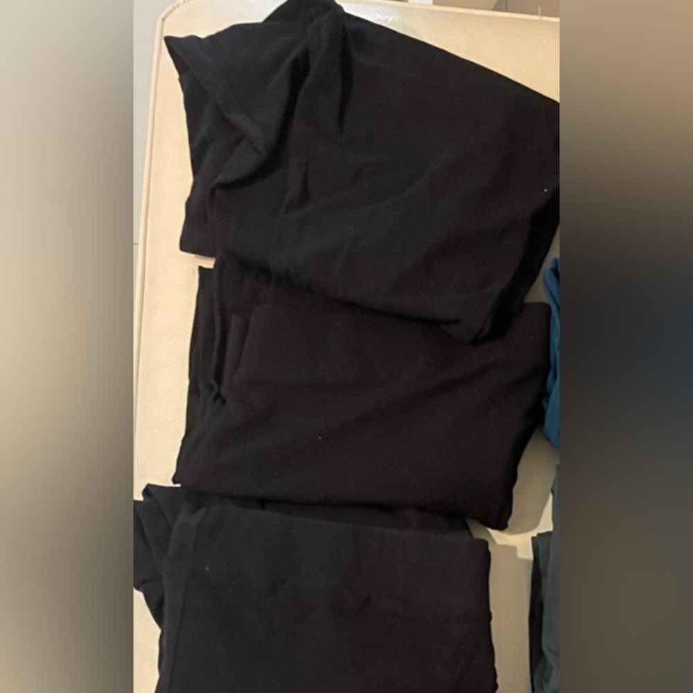 *SOLD* 🖤TORRID SOLID BLACK LEGGINGS (3 PAIRS) SIZE 3X🖤 - Picture 2 of 4